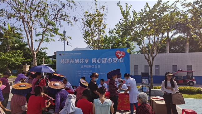 社区共建提升心理干预意识，南澳医院开展“世界精神卫生日”主题义诊活动